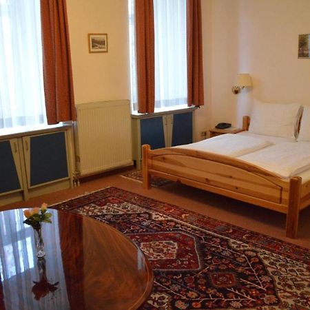 Hotel Pension Walzerstadt Виена Екстериор снимка