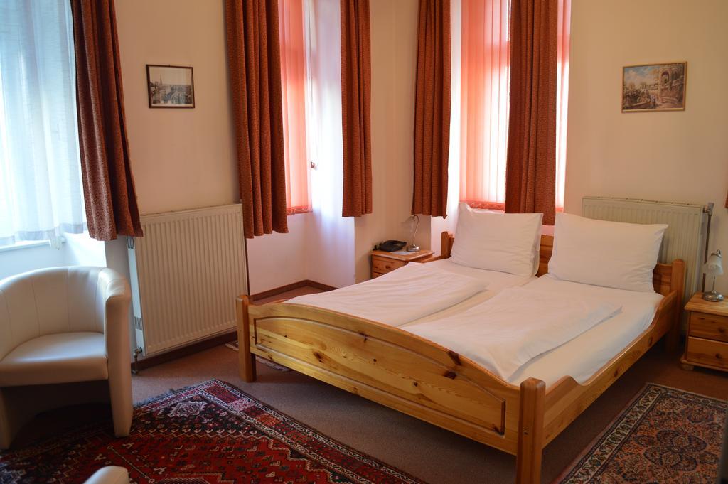 Hotel Pension Walzerstadt Виена Стая снимка