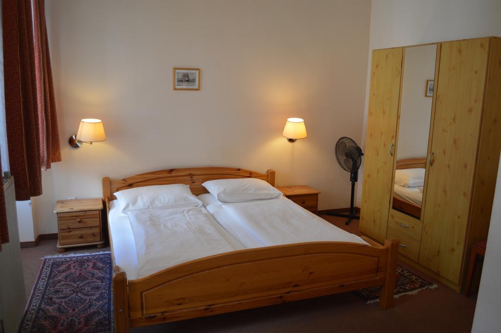 Hotel Pension Walzerstadt Виена Екстериор снимка