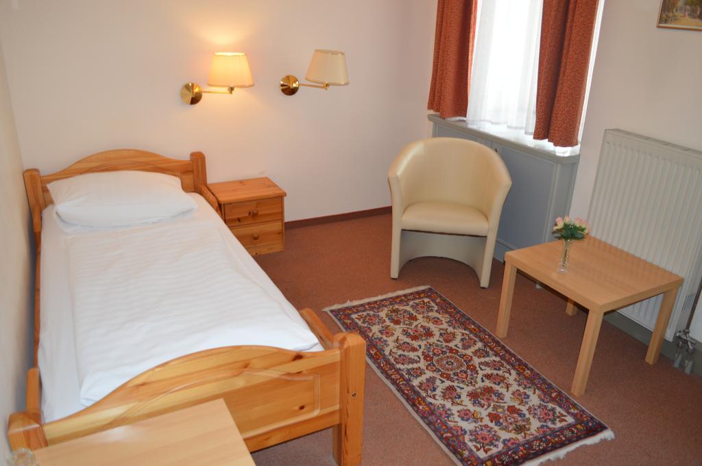 Hotel Pension Walzerstadt Виена Стая снимка