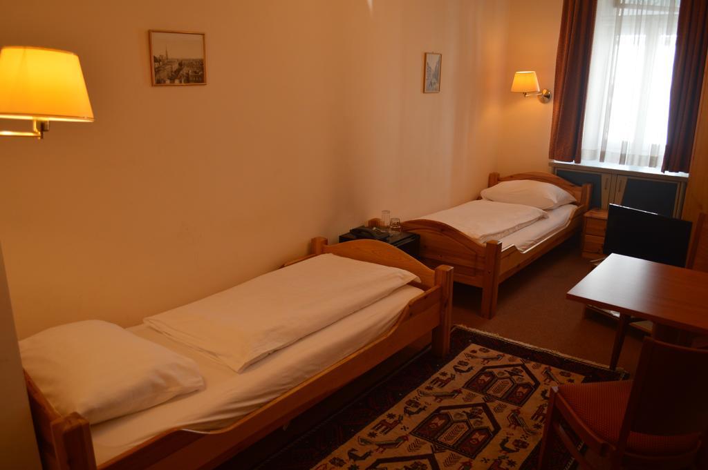 Hotel Pension Walzerstadt Виена Стая снимка