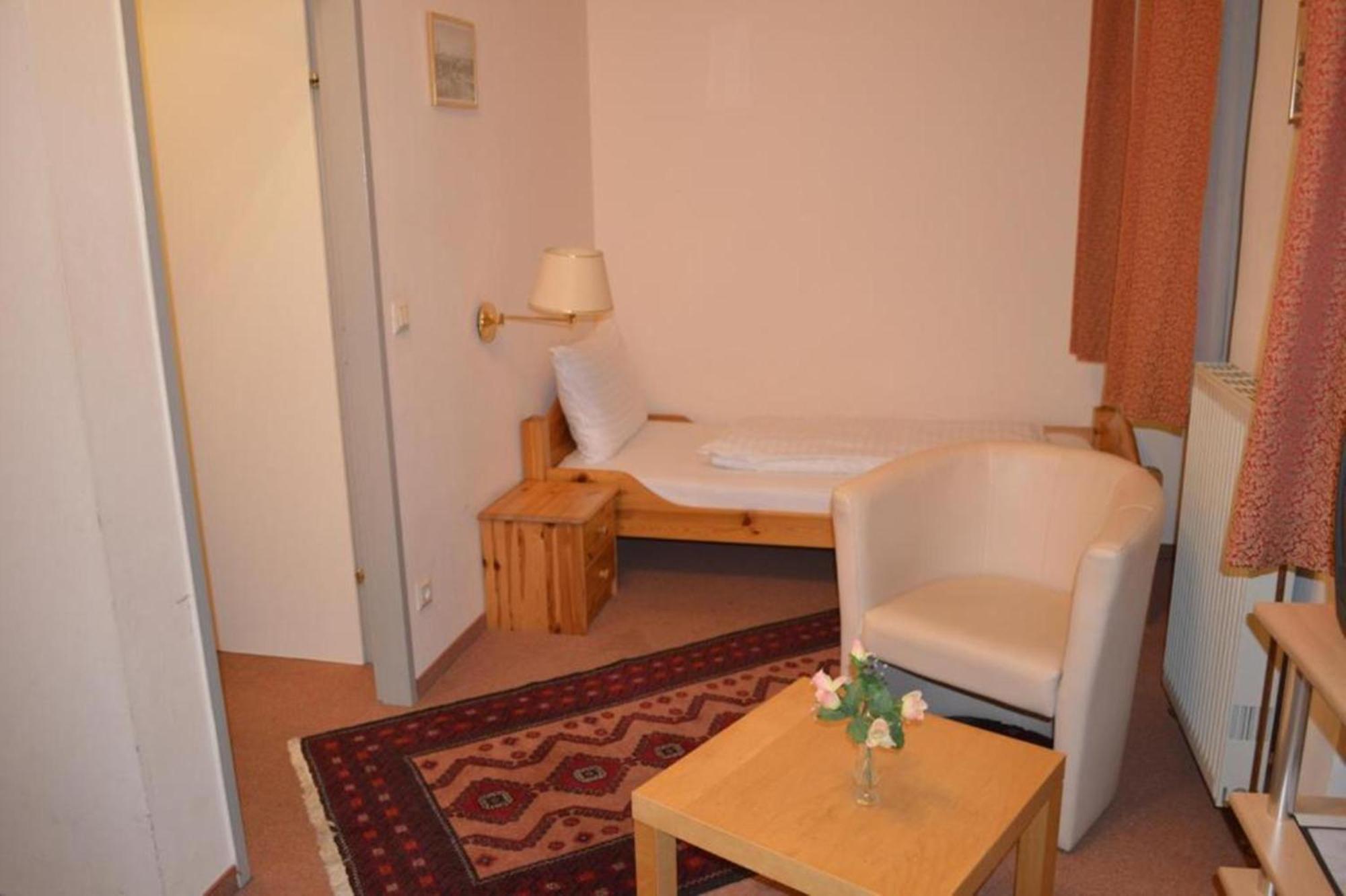 Hotel Pension Walzerstadt Виена Стая снимка