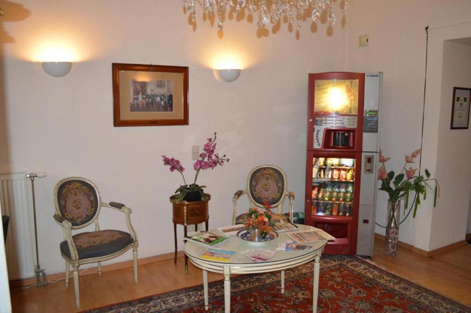 Hotel Pension Walzerstadt Виена Екстериор снимка