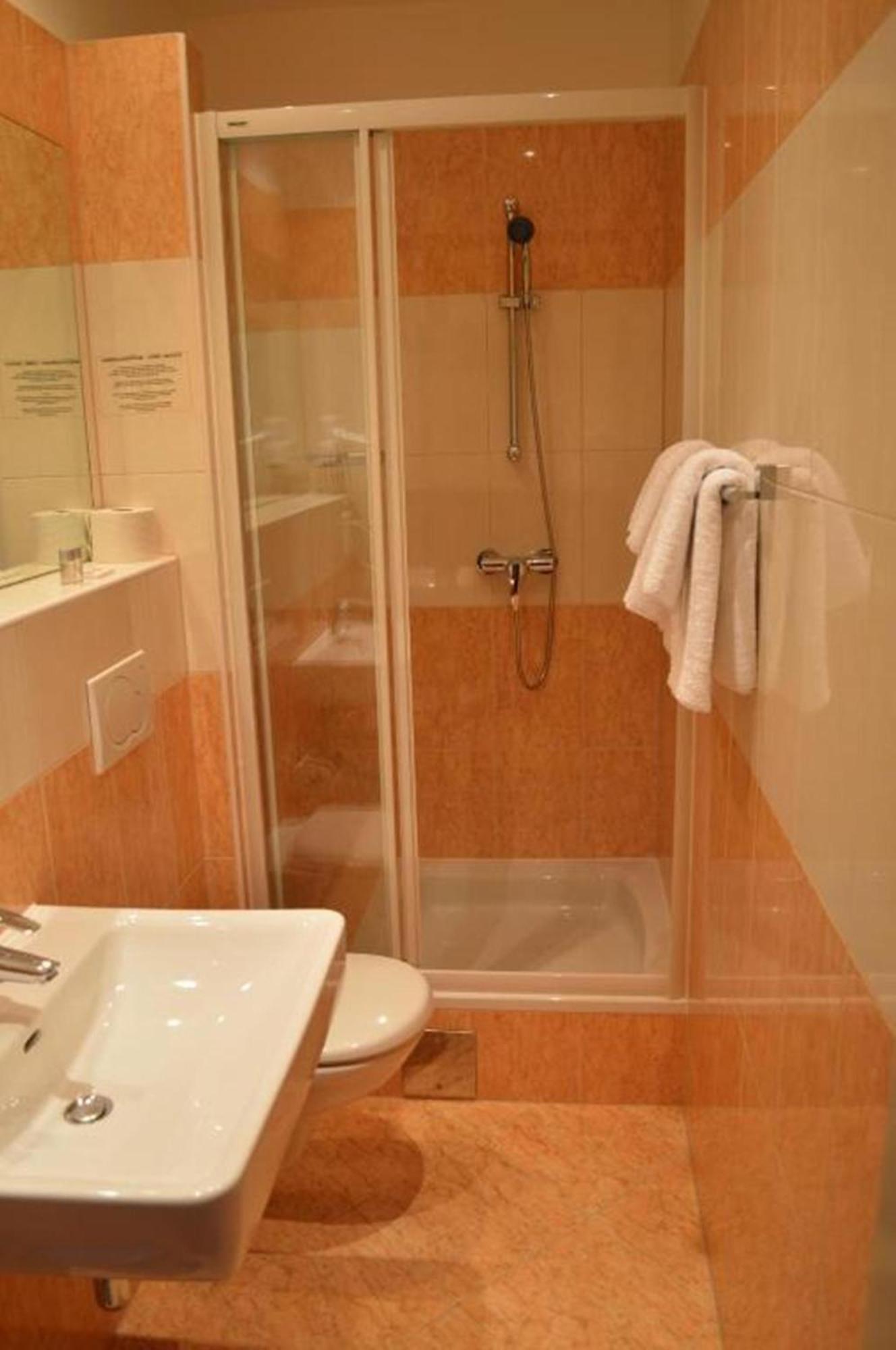 Hotel Pension Walzerstadt Виена Стая снимка