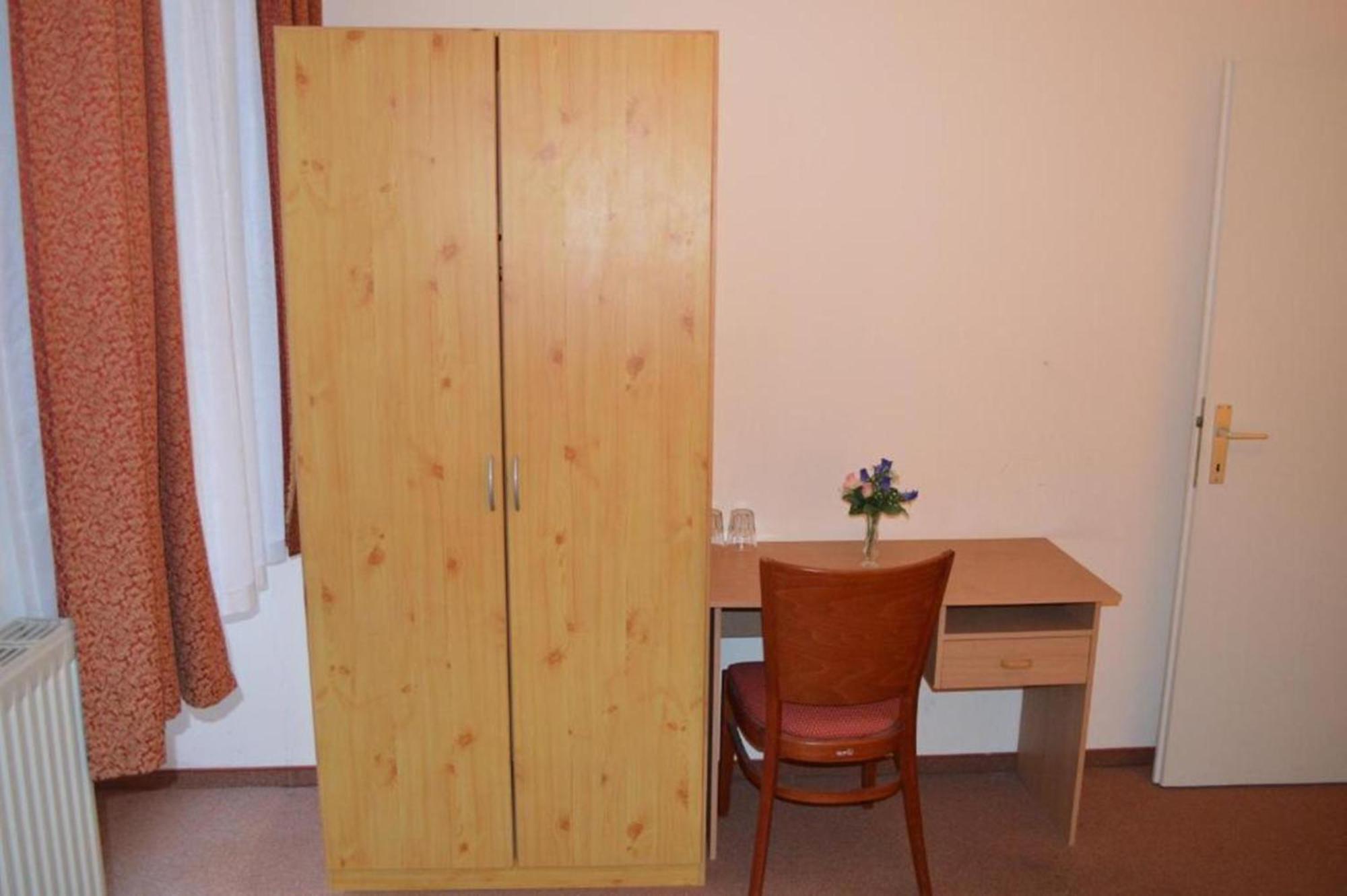 Hotel Pension Walzerstadt Виена Стая снимка