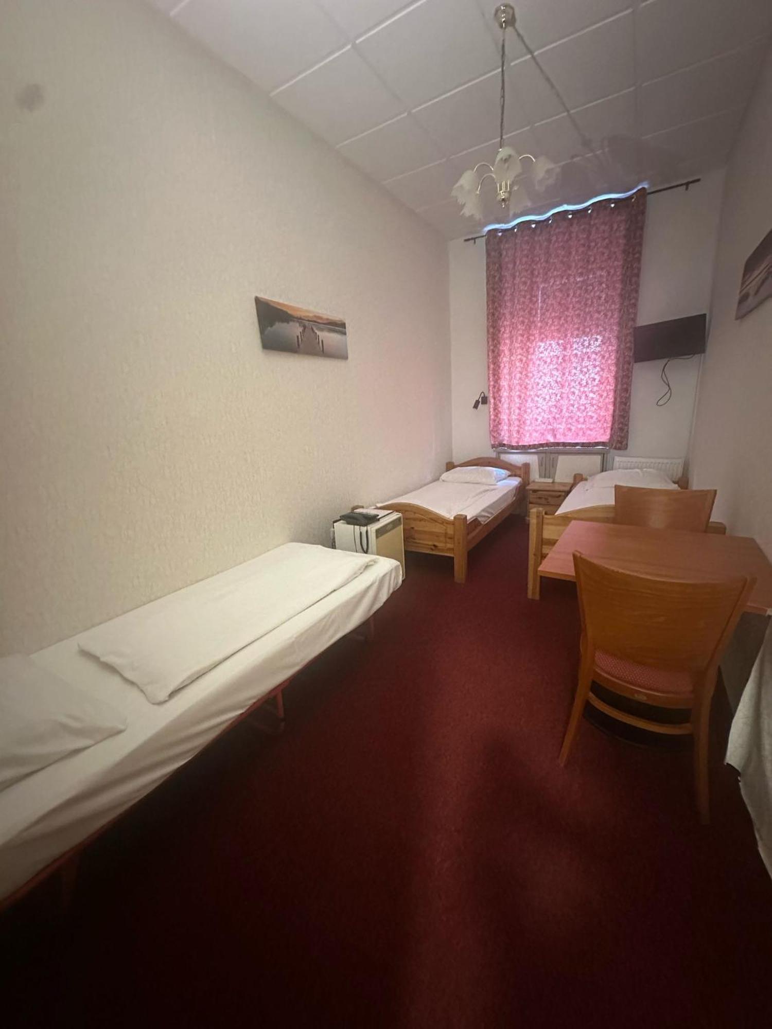 Hotel Pension Walzerstadt Виена Стая снимка