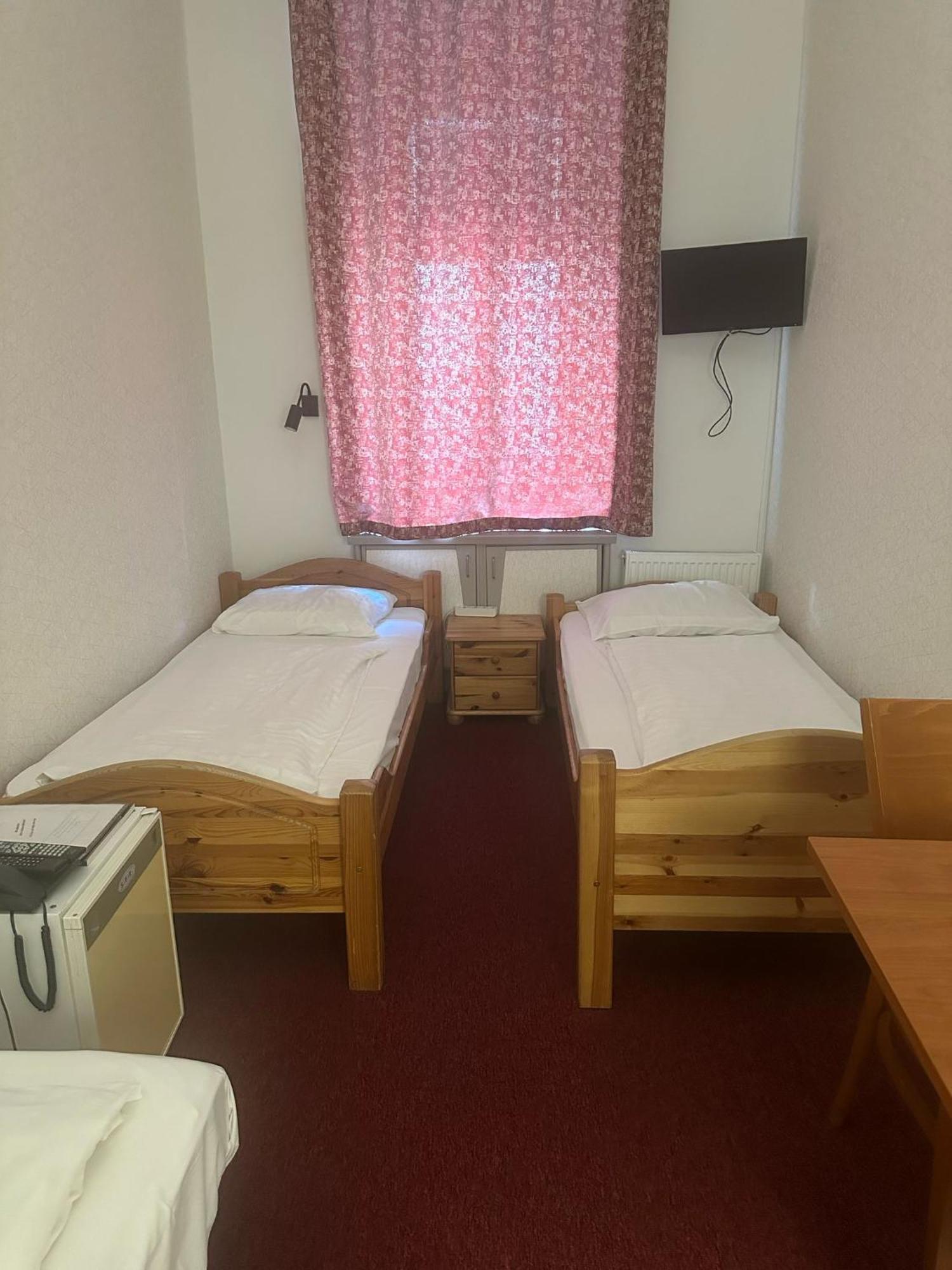 Hotel Pension Walzerstadt Виена Екстериор снимка