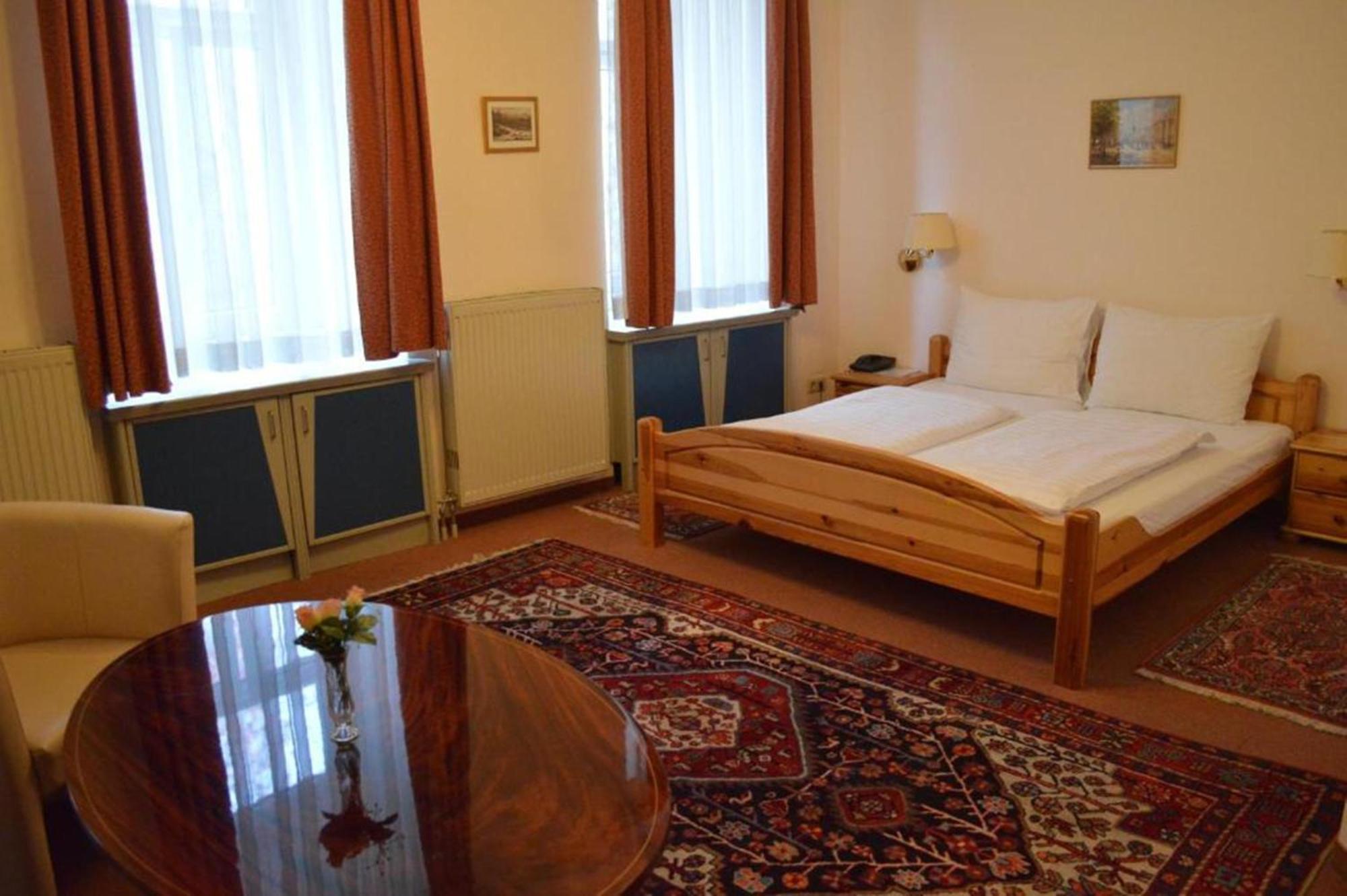 Hotel Pension Walzerstadt Виена Екстериор снимка