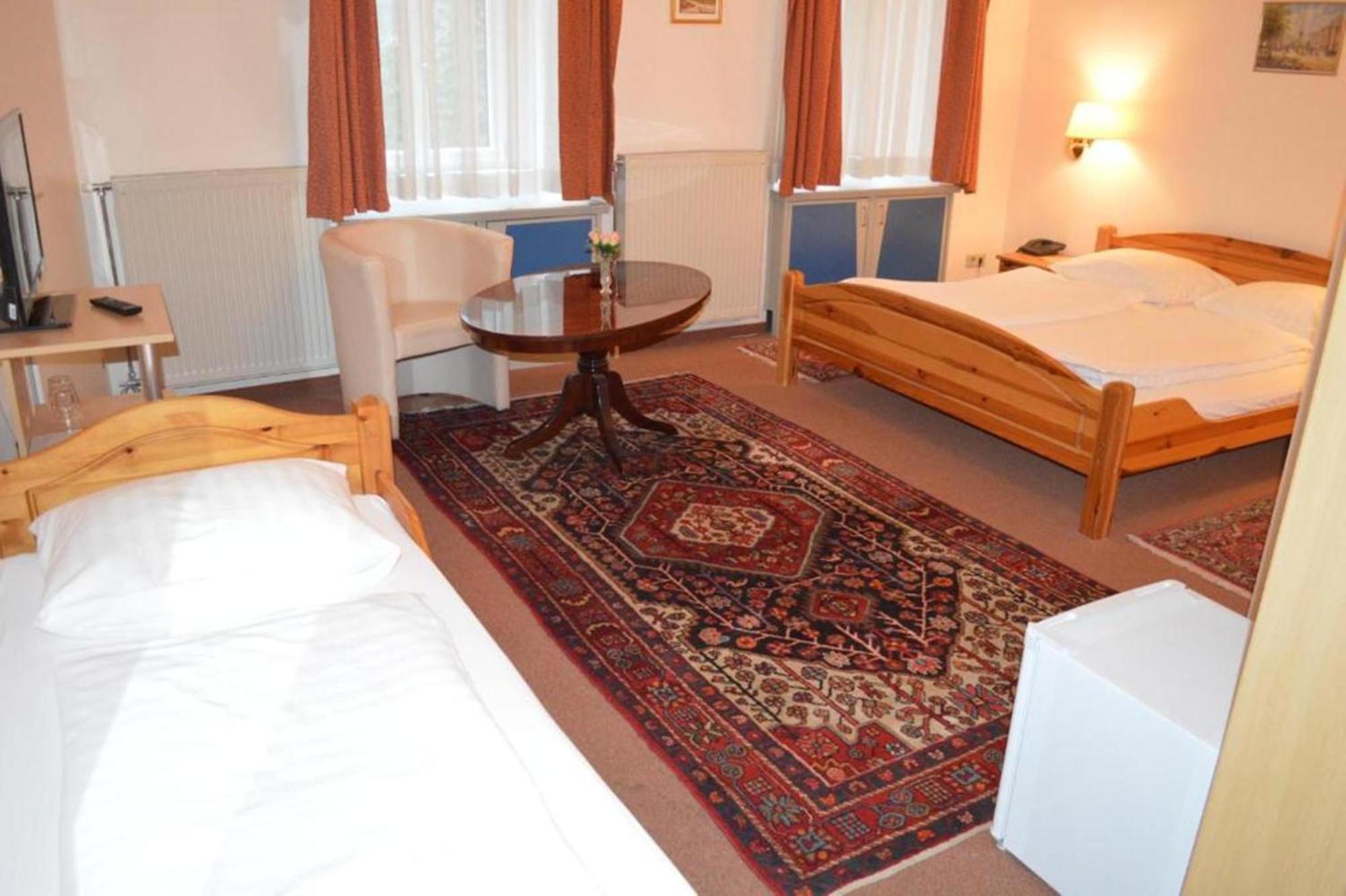 Hotel Pension Walzerstadt Виена Екстериор снимка
