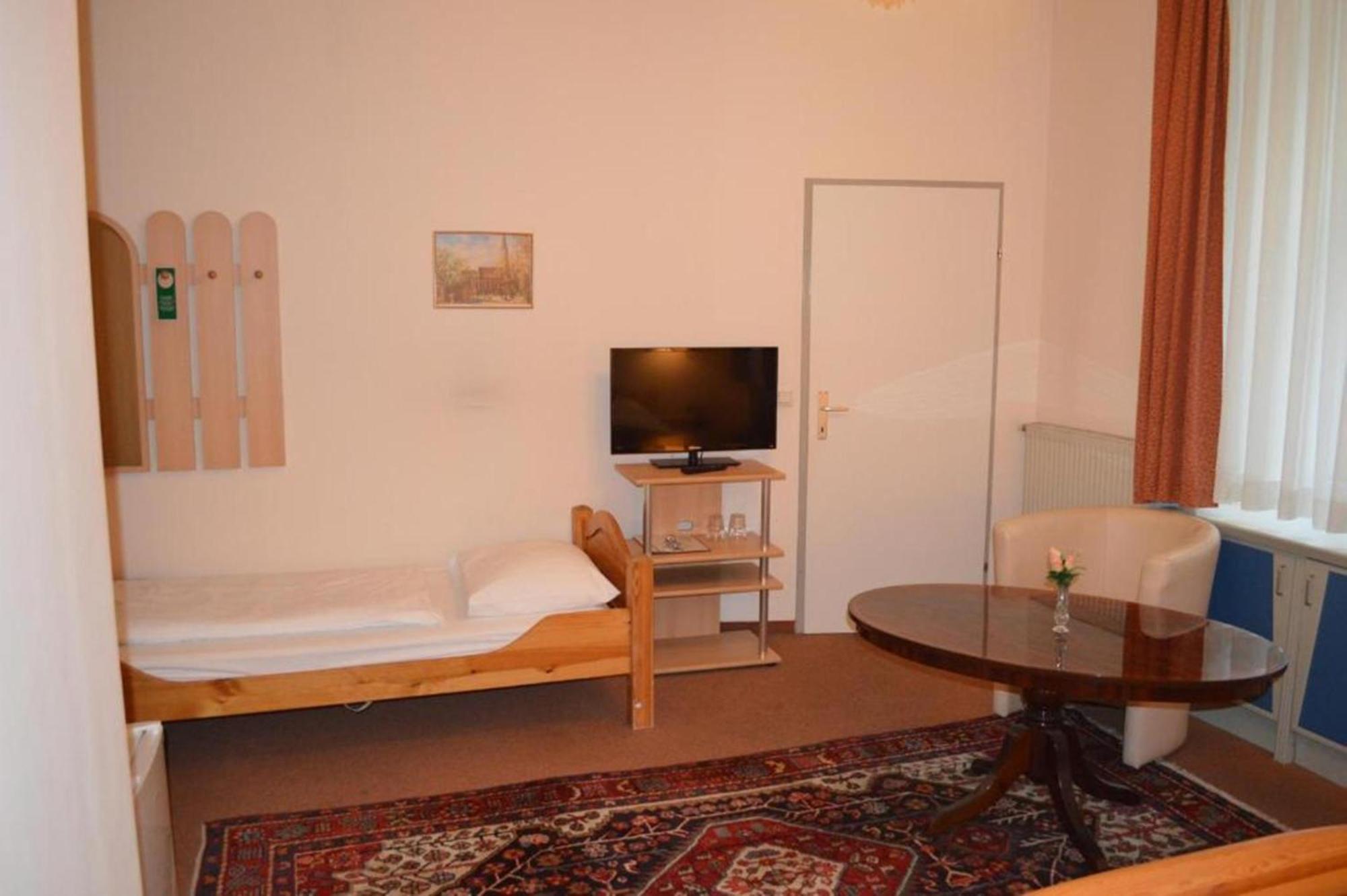 Hotel Pension Walzerstadt Виена Стая снимка